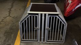 Hundebox aus Metall für Auto