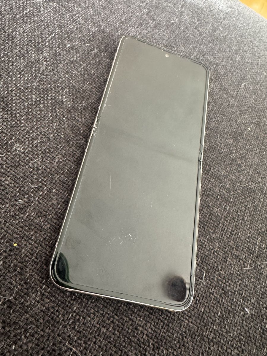 Samsung Telefoni cellulari / Smartphones: Samsung Galaxy Z Flip5 Lavender – Usato da Niederuzwil venduto da Jessi1234 2
