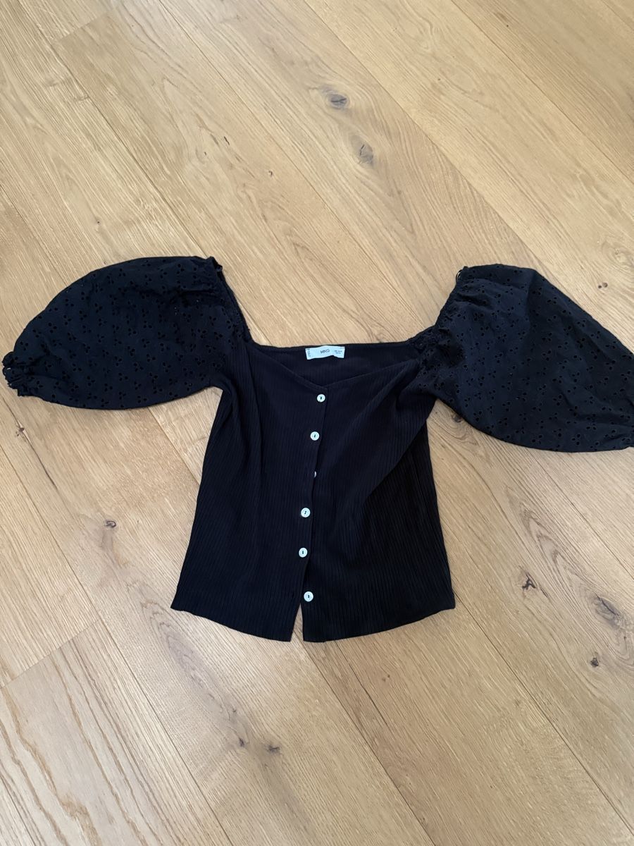 Mango Top: Mango Oberteil schwarz mit Puffärmeln – Usato da Luzern venduto da sydney01.