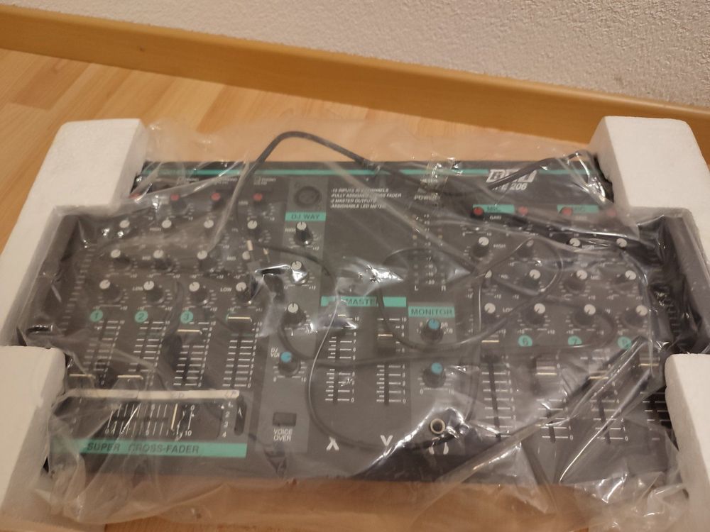 Mixeur DJ BST DIGITAL 10.02 FX - Vintage Modèle D'Exposition - Ouvert Mais Jamais Utilisé