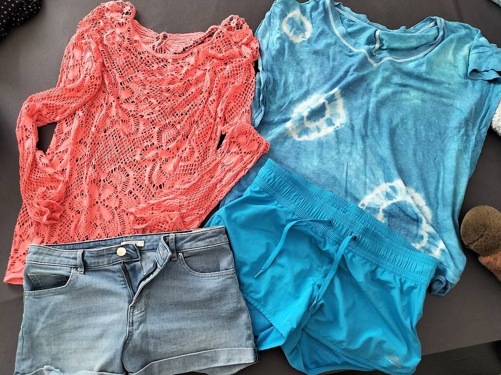 Lotti di vestiti: T-Shirt, kurze Hose / Shorts – Usato da Amriswil venduto da cbe_cr6q