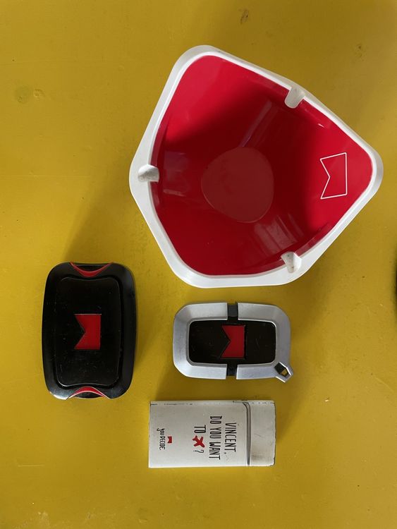 MARLBORO - Cendrier Boîte Et Briquets (D'occasion) à Denges Pour CHF 13