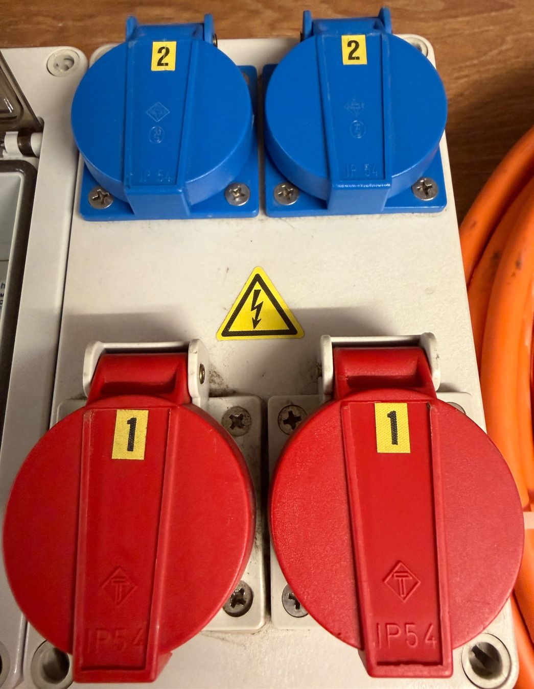 Alimentazione elettrica: Starker Stromverteiler 63A mit CEE & Schuko Steckdosen! – Usato da Nussbaumen AG venduto da olitech5415 1