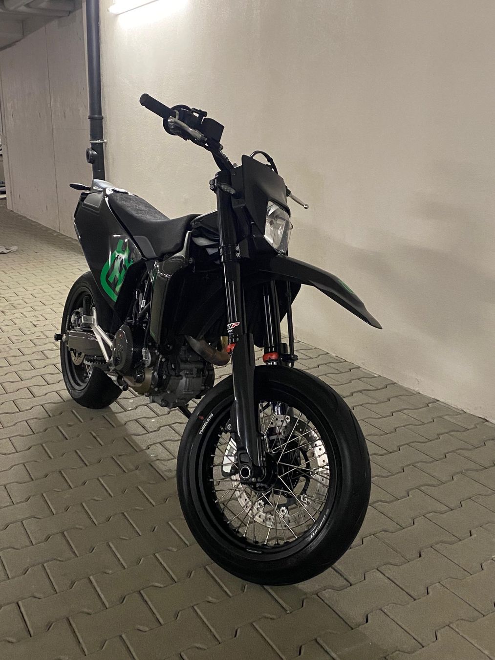 Husqvarna Strada: Husqvarna 701 Super Moto – Usato da Niederwil AG venduto da Debi_01 9