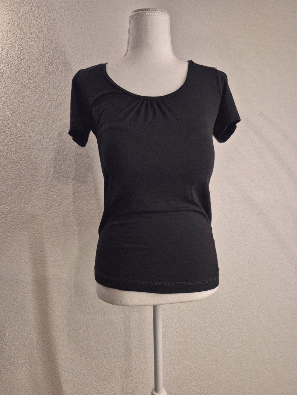 T-shirt: Schlichtes, schwarzes T-Shirt, Basic, Gr. S – Nuovo (secondo la descrizione) da La Neuveville venduto da Vestiaire_2011