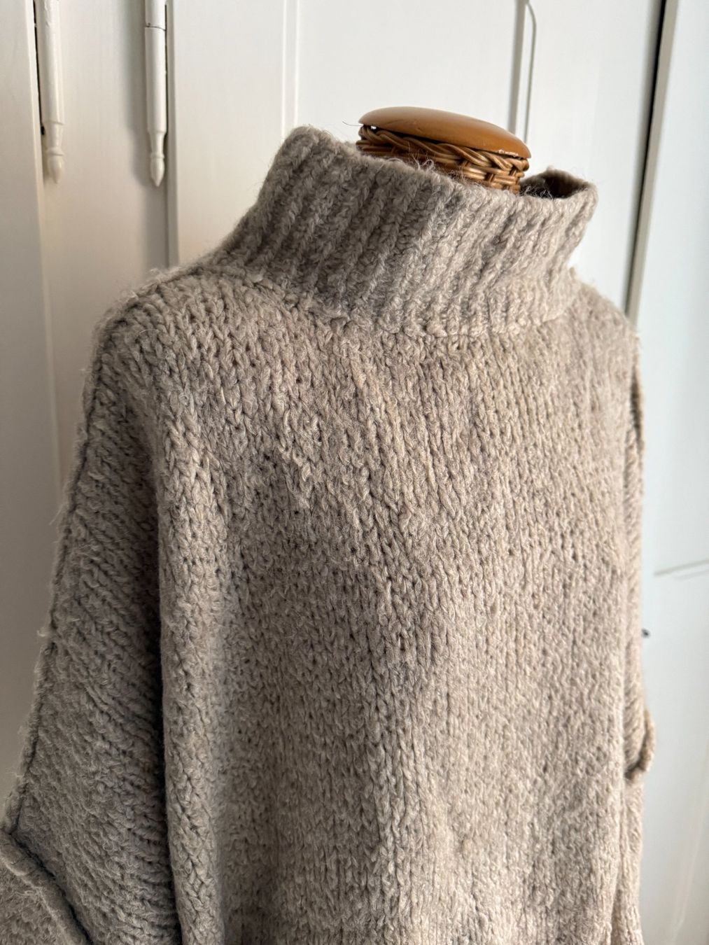 Pulls & Sweat-shirts: Strickpullover beige oversized – D'occasion à Zürich par Diazaio 2