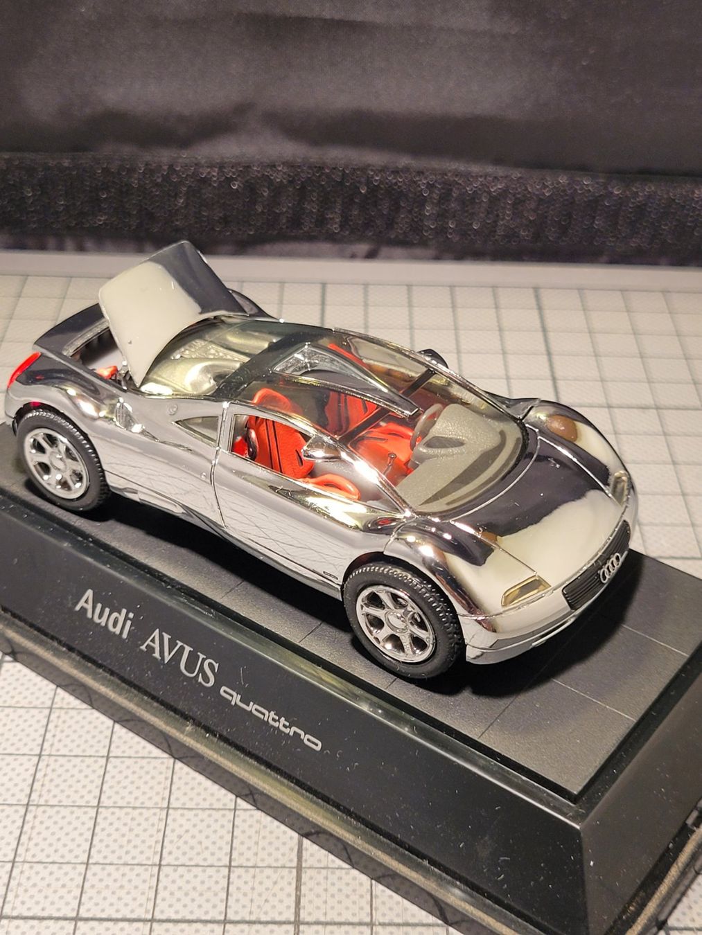 Audi Modellini d'auto: Audi AVUS quattro miniature chromée – Nuovo (secondo la descrizione) da Chézard-St-Martin venduto da AlPat-Collections 1