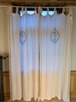 Romantische Vintage Gardinenstange mit Retro Gardinen