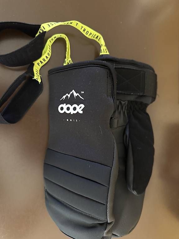 Guanti & manicotti: Dope Handschuhe Fäustlinge – Usato da Winterthur venduto da julia.hofer