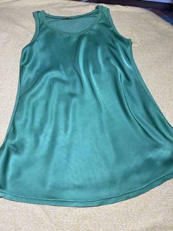 Top donna verde smeraldo in seta M/L-chic per l’estate 