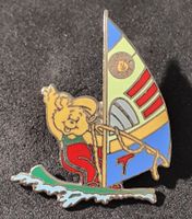 GG242 - Pin Surfboard / Teddy Club