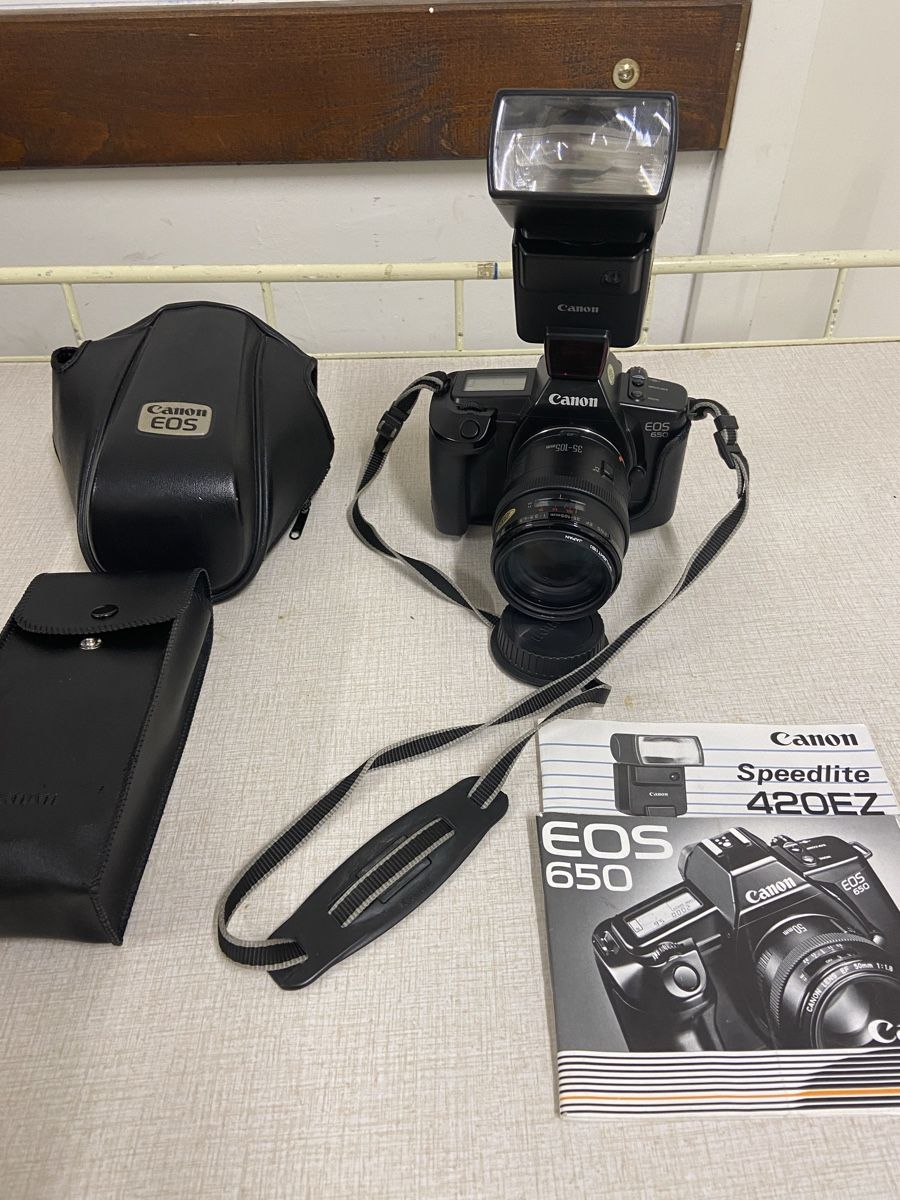 Canon Fotocamera: Canon EOS 650 Kamera mit Blitz – Usato da Dietikon venduto da brocki-eyra