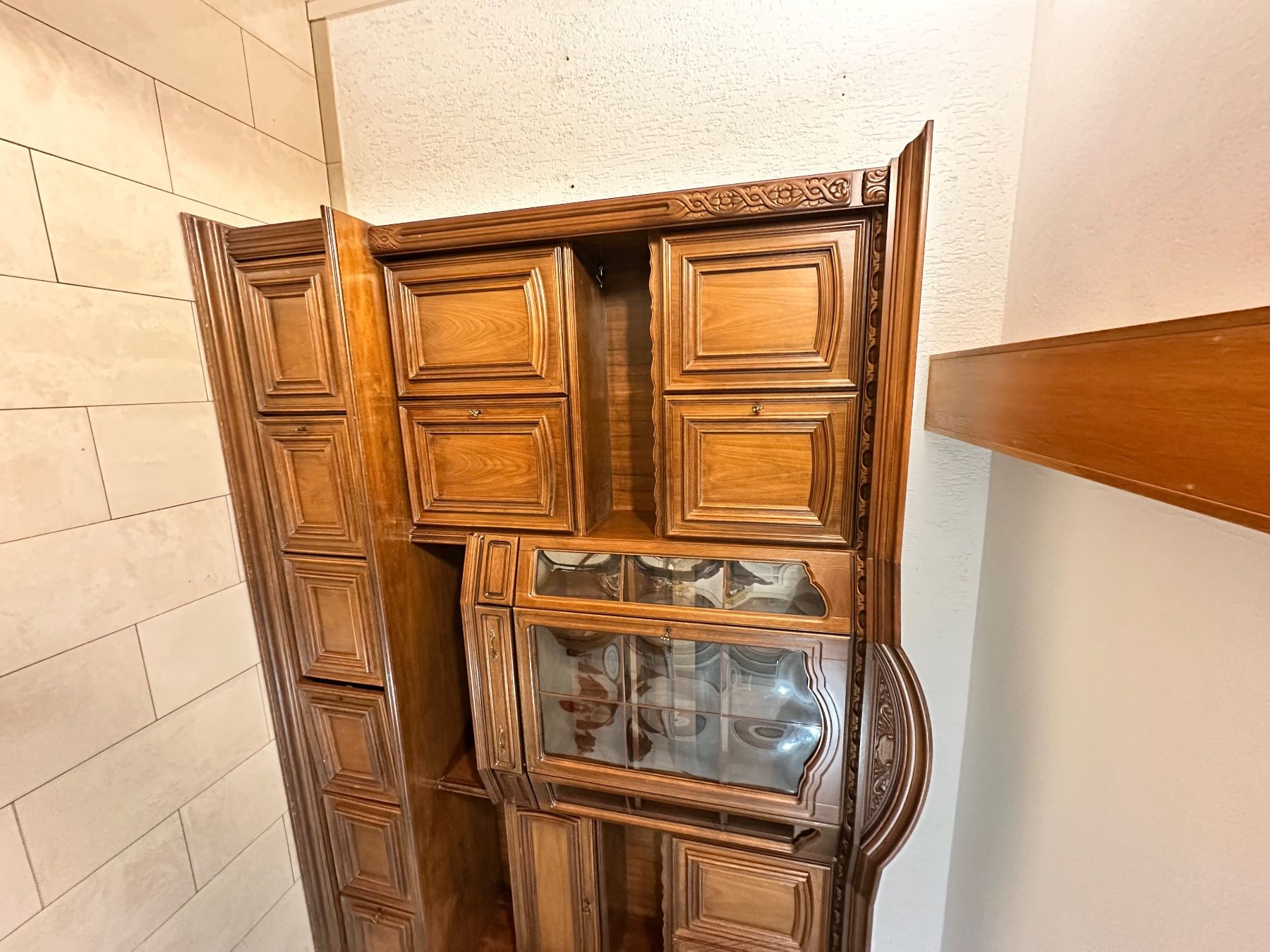 Schränke: Antiker Wandschrank 1.- – Gebraucht aus niederhasli von rami016 1