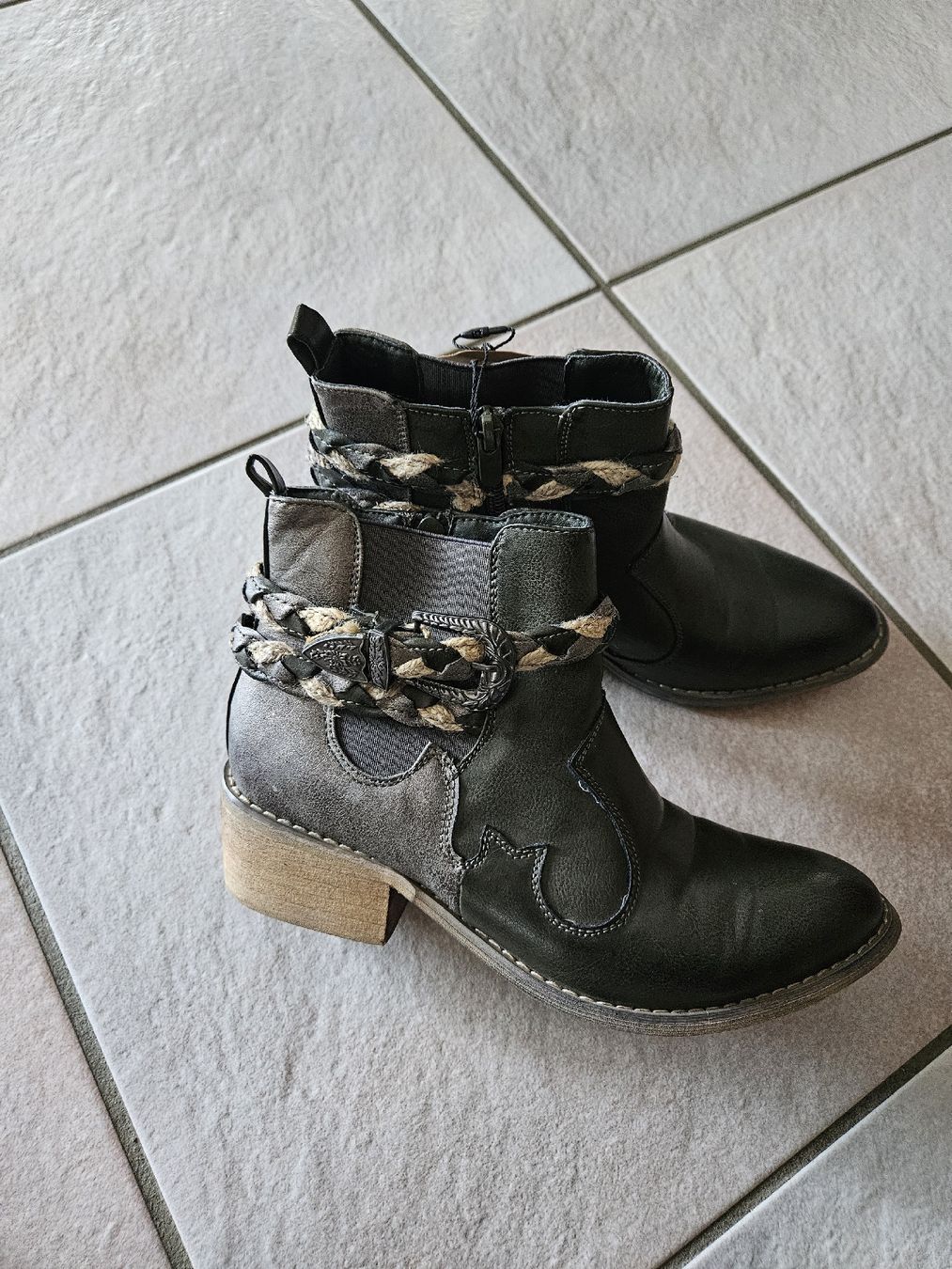 Chaussures femmes: bottines taille 38 – D'occasion à Vétroz par sas_yln5 1