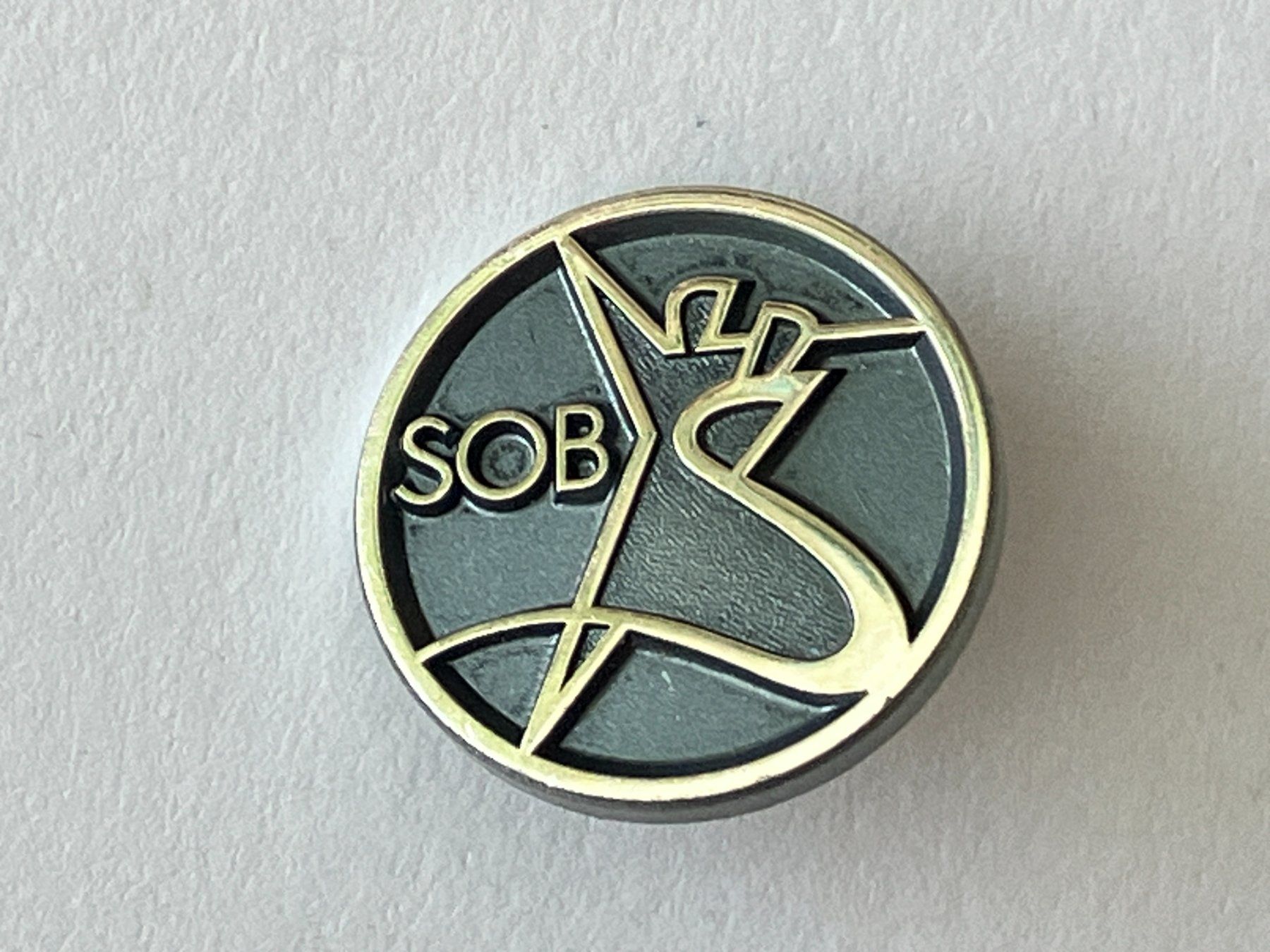 Plaketten & Abzeichen: 1 Pin SOB – Gebraucht aus Basel von djwwpp