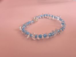 Armband mit blauen und klaren Perlen handmade 