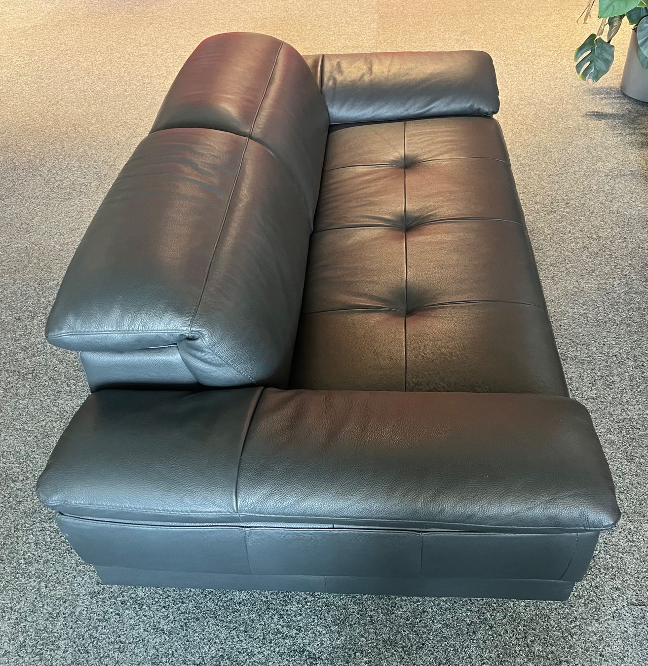 Divani: Canapé en cuir anthracite, comme neuf – Usato da La Conversion venduto da g.rochat