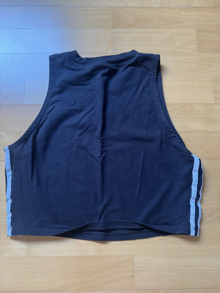 Tops: Adidas Crop Top  – D'occasion à Bettlach par valishop 2