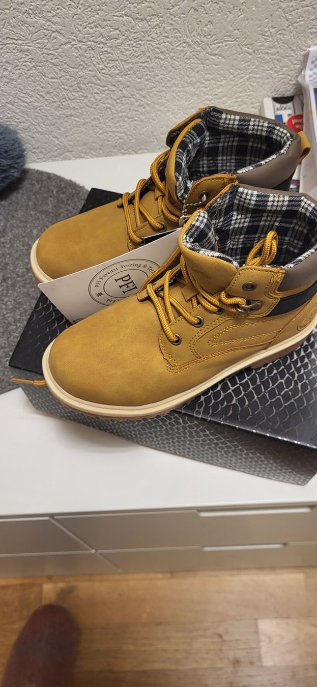 Scarpe per ragazzi: Bottines neuves pointure 32, garçon – Nuovo e nell'imballaggio originale da la tour de peilz venduto da alegre02