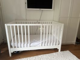 Gebrauchtes Kinderbett mit Matratze weiss!