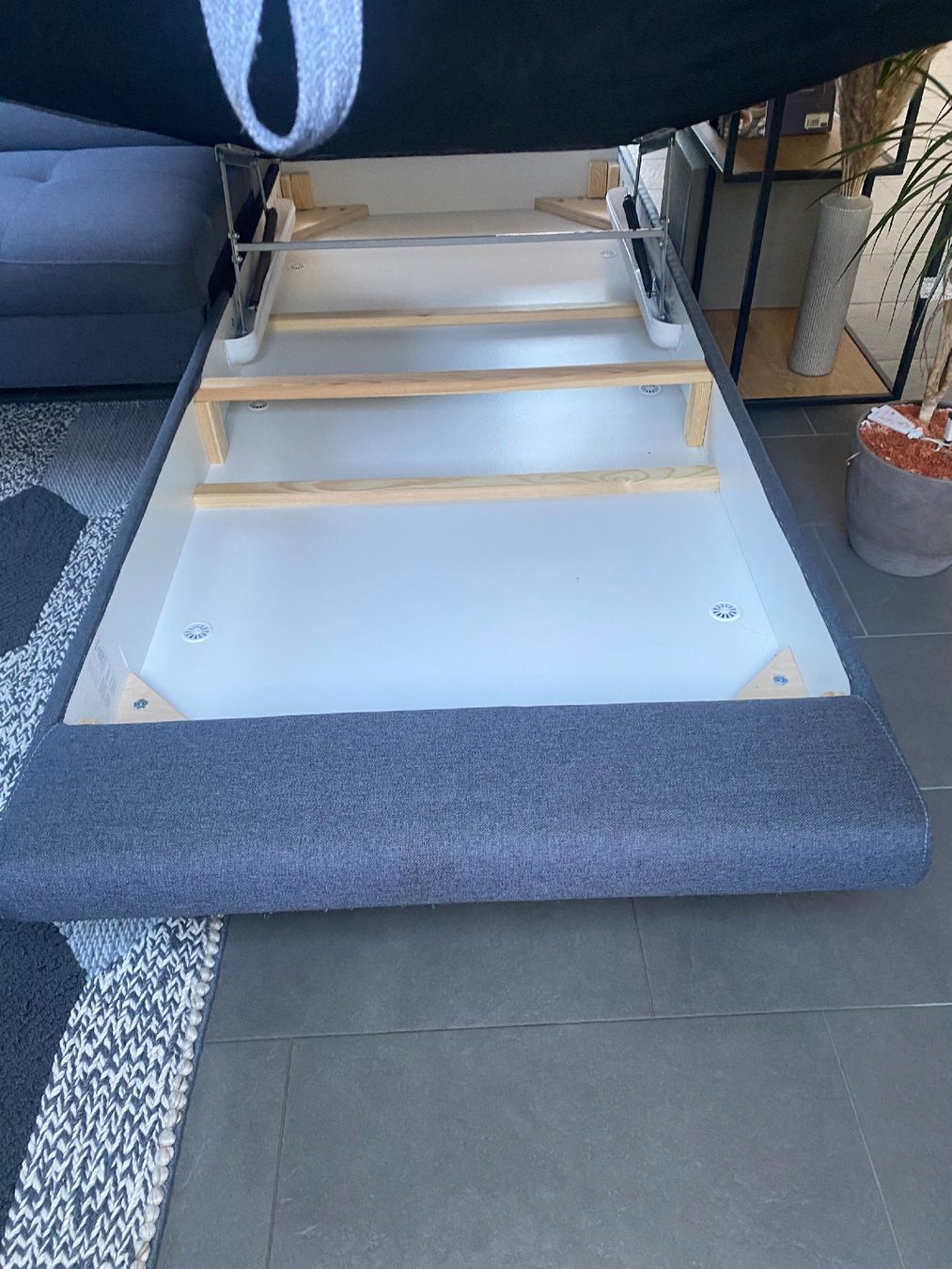 Conforama Divani: Ecksofa mit Bettfunktion und Stauraum gebraucht – Usato da Münchenstein venduto da A-aron 1