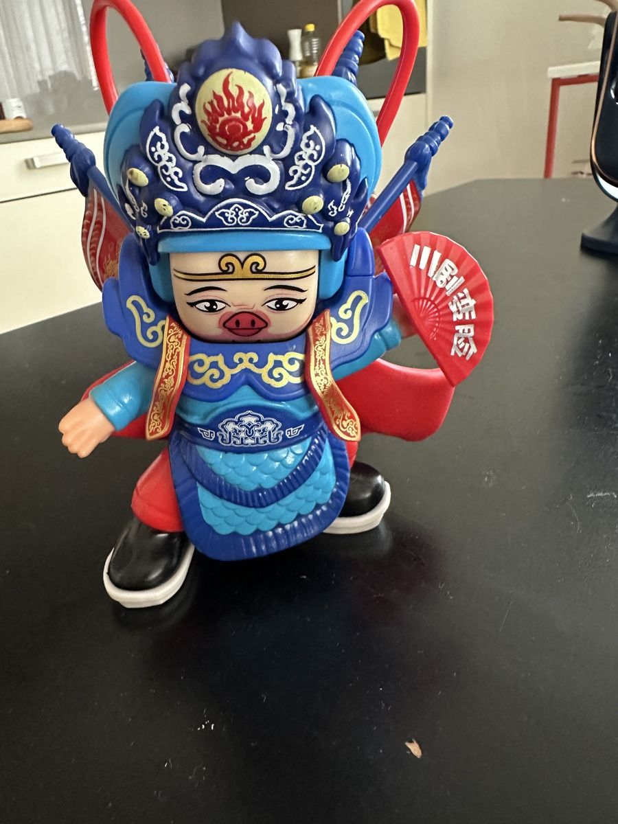 Bambole: Changing face Chinese Opera Warrior Toy – Nuovo (secondo la descrizione) da Gattikon venduto da Sarahs_Schatzkammer 1