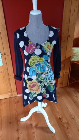 Desigual Kleid Gr. S/36 mit Blumen und Pünktchen Muster!