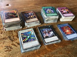 Plus de 300 cartes jeu Yu-Gi-Oh! TCG