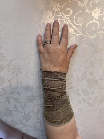 Armstulpen in Khaki-Optik - Das perfekte Accessoire im Herbs