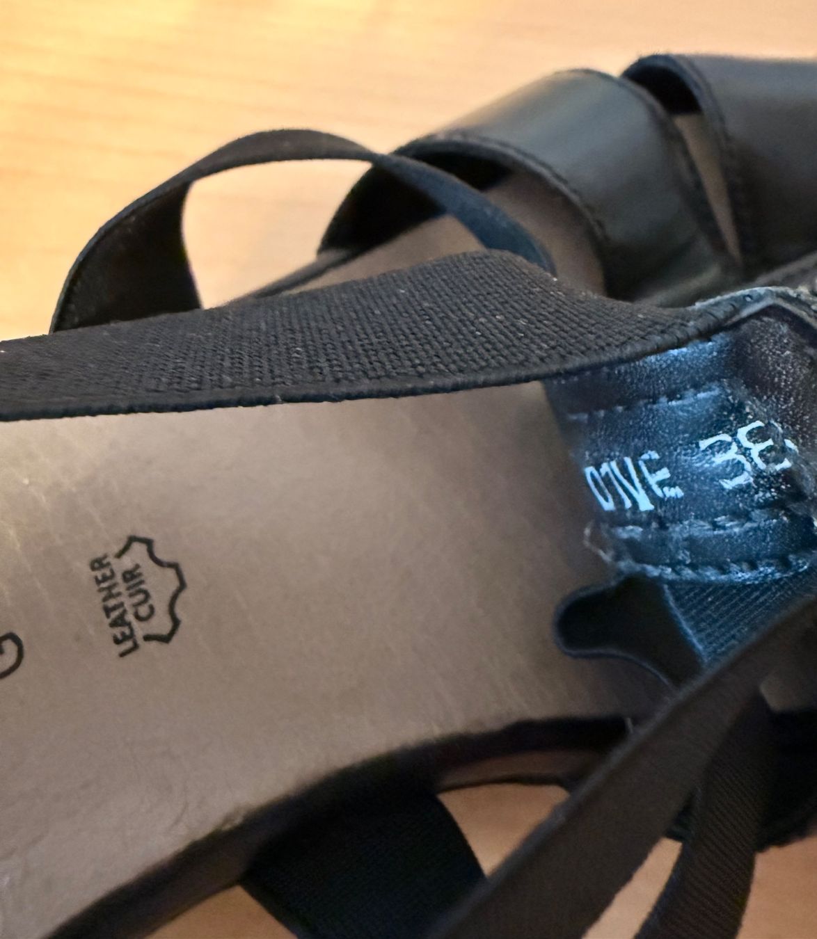 Scarpe da donna: Sandales Noirs Gosoft taille 38 en cuir – Usato da Genève venduto da lac_pf6t 8