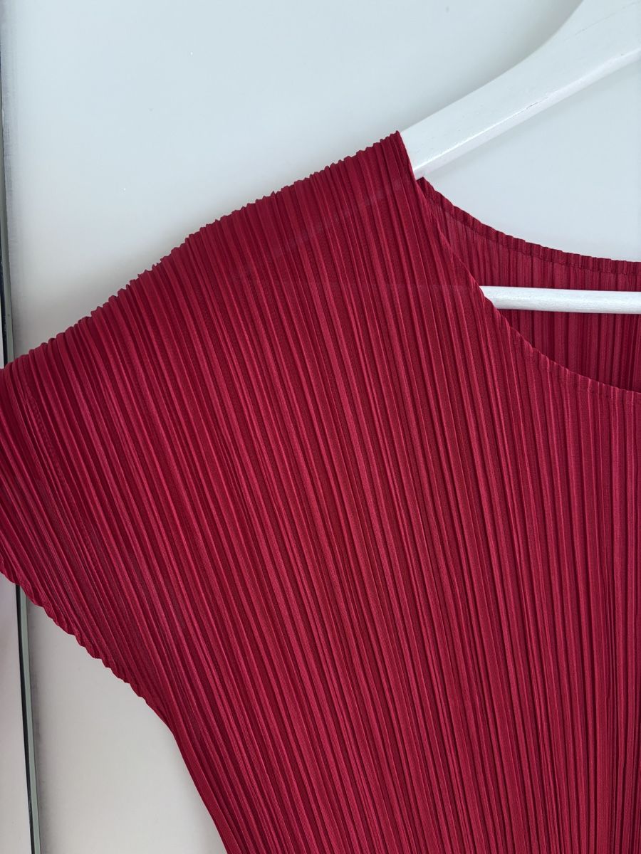 Issey Miyake Top: Haut a courte manche Issey Miyake  – Nuovo (secondo la descrizione) da Zürich venduto da Hanna-Hadorn 1