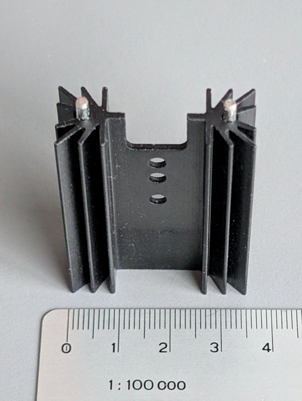 Componenti elettronici: Kühlkörper PCB Mount, 4 Stück – Usato da Winterthur venduto da jaherzog