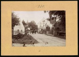 Fotografie Zottewitz, Dorfstrasse mit Wo