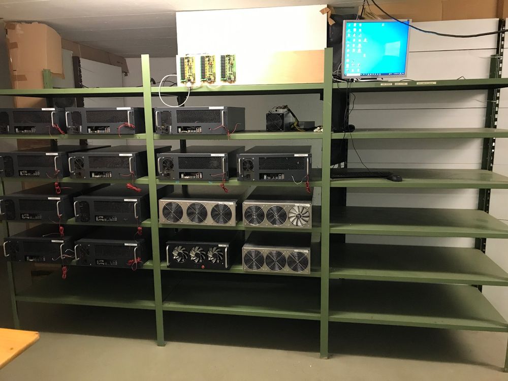 Coin Miner: Hardware gpus, etc von Mining-Projekt – Usato da Wädenswil venduto da OctagonX 1