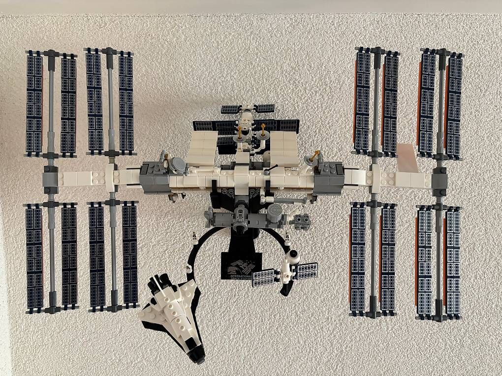 Lego Kit di costruzioni: Lego Station Spatiale ISS 21321 Support mural – Usato da Montreux venduto da Space_koaster 1