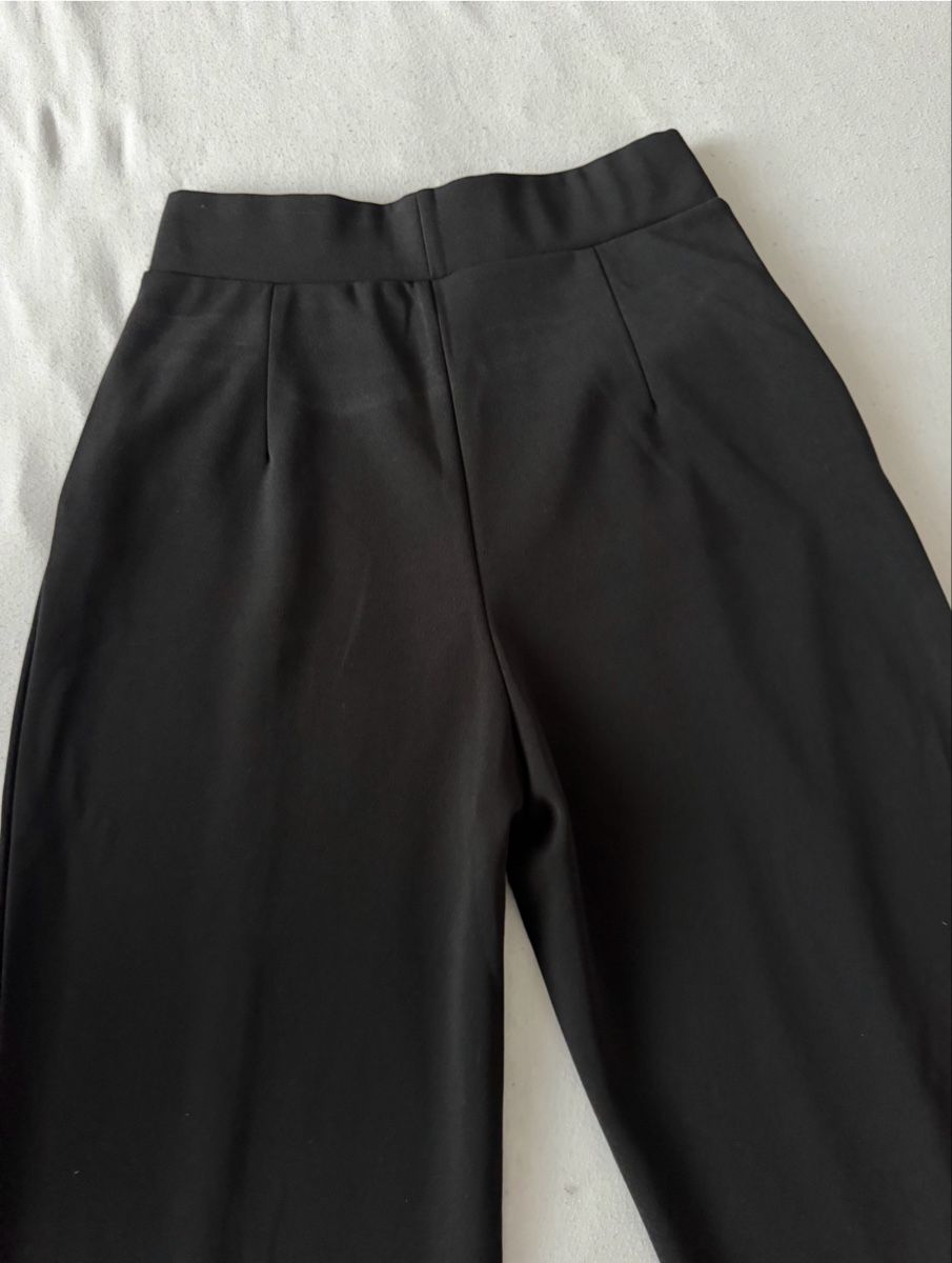 H&M Pantaloni: Schwarze Stoffhose mit weitem Bein – Nuovo (secondo la descrizione) da Oftringen venduto da soraia.i 3