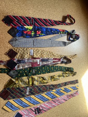 10 Krawatten ( Versace 2 stk/ JOOP/ RICCI etc.)