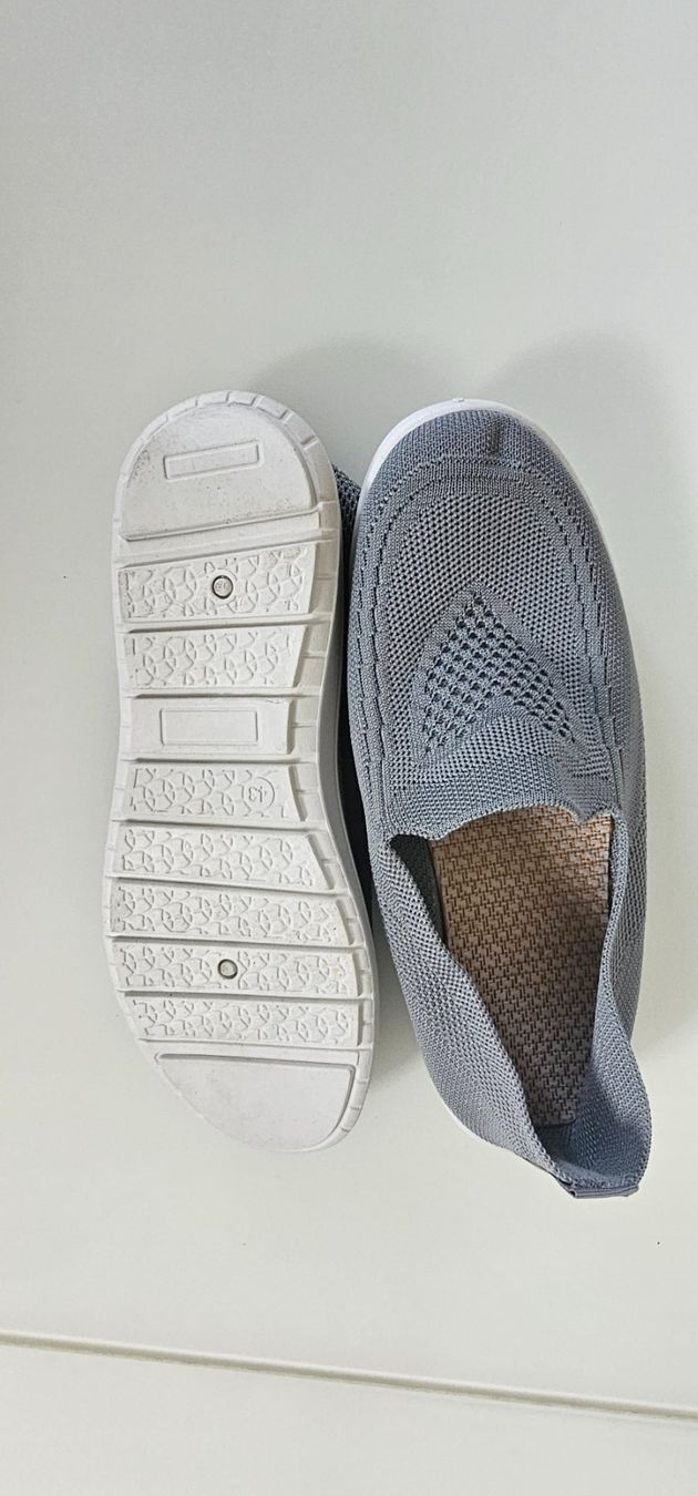 Scarpe da donna: Sommer Schuhe, Grau, Gr. 43, Bequem & Leicht – Usato da Azmoos venduto da Jadejo