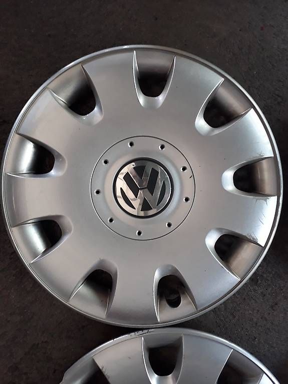 VW Tutti pezzi di ricambio auto: Radkappen Volkswagen 4er Set 15" – Usato da Schmerikon venduto da 1qw2 1