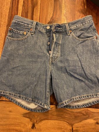 Levis Premium Jeans Short W27, neuwertig