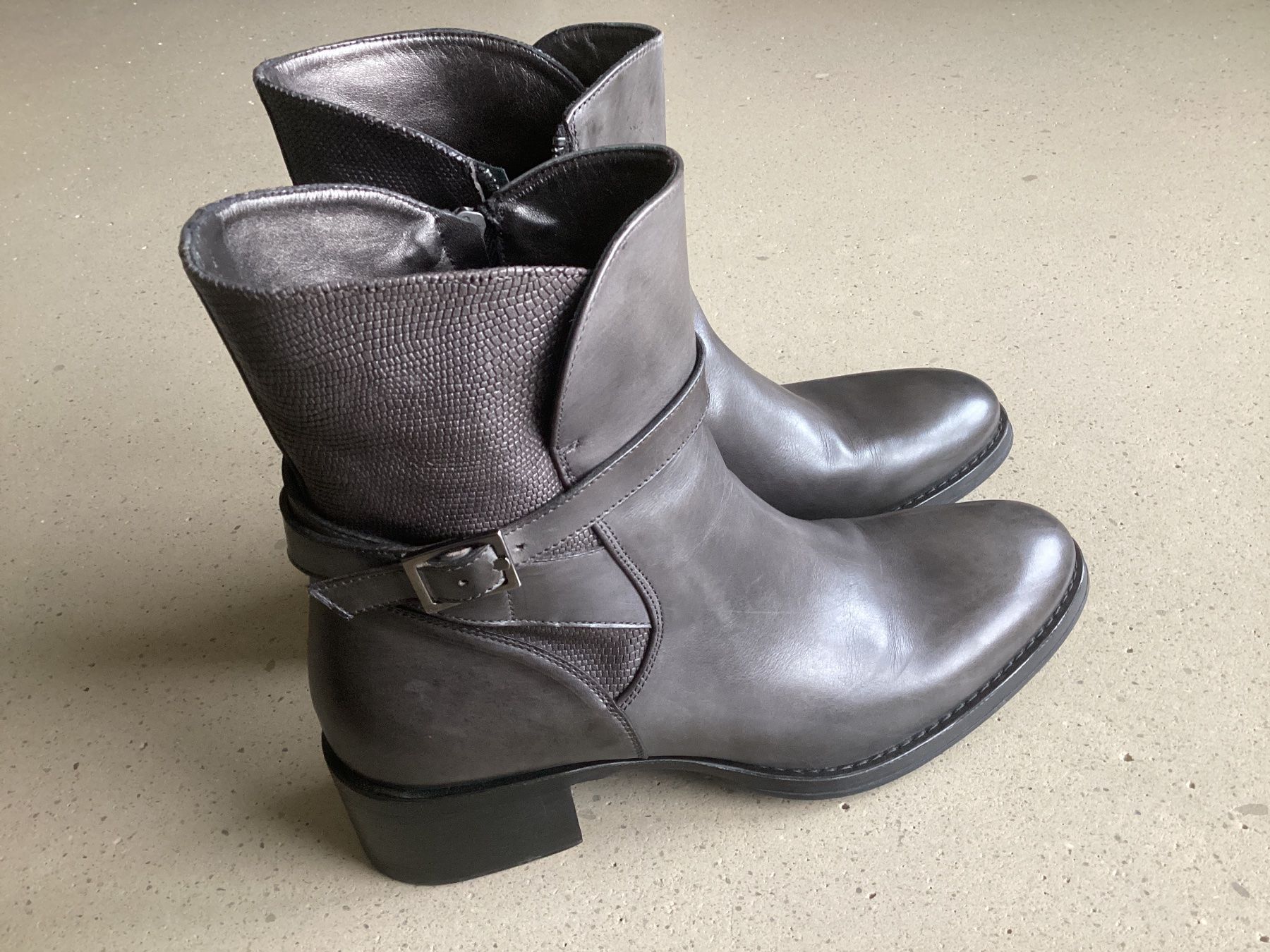Scarpe da donna: Neue Leder Stiefelette Corvari, 41/ 42, Anthrazit, handmade – Nuovo (secondo la descrizione) da Umiken venduto da bombon01