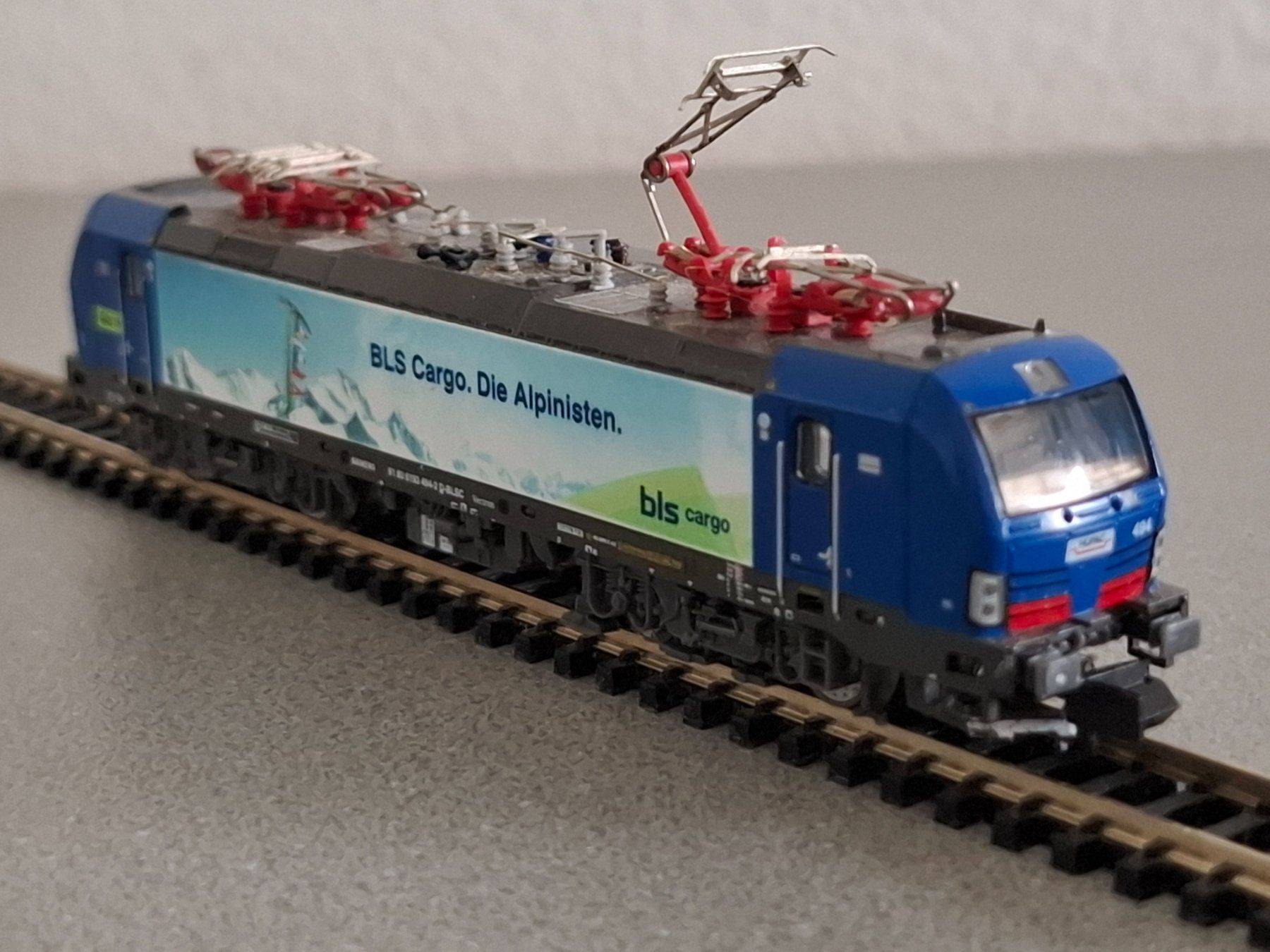 Hobbytrain Modellini di ferrovie: HobbyTrain Vectron Hupac. BLS Cargo N – Usato da Henau venduto da fag_lzx9