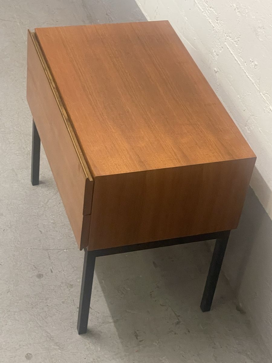 Commodes: Vintage kommode/sideboard mit 2 schubladen & metallfüsse – D'occasion à Zürich par Vintage-1993 3