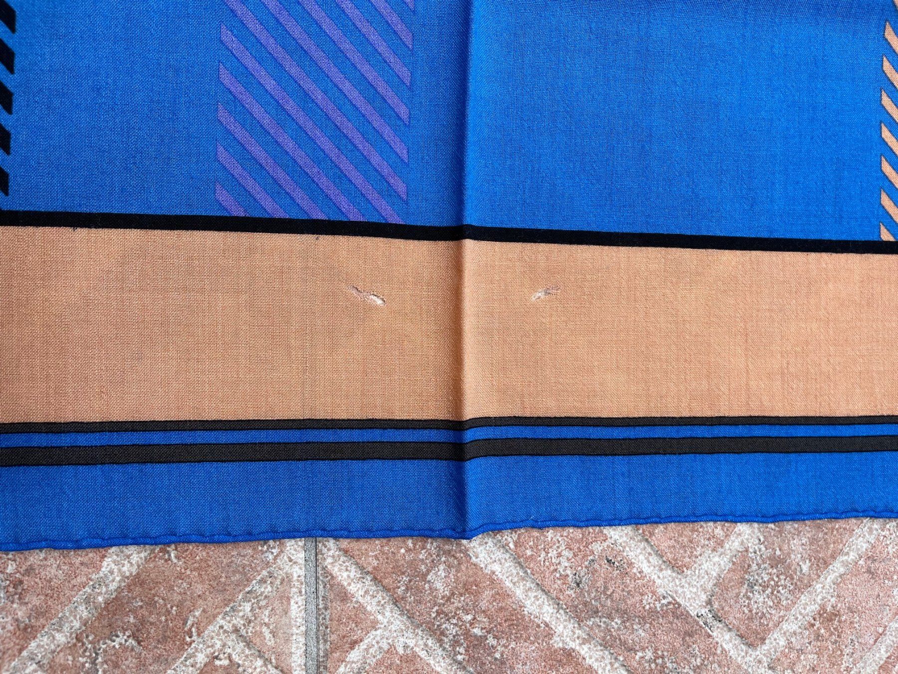 Dior Foulard & Sciarpe: Châle Christian DIOR – Usato da La Croix (Lutry) venduto da Sporades 5