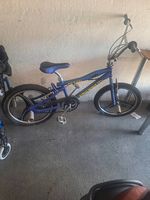 Neues blaues BMX Freestyle Velo