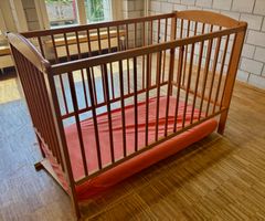 Babybett aus Holz 120 x 60 cm mit Matratze