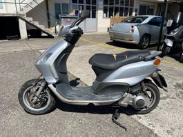 Occasion Roller Piaggio Fly 125 grau
