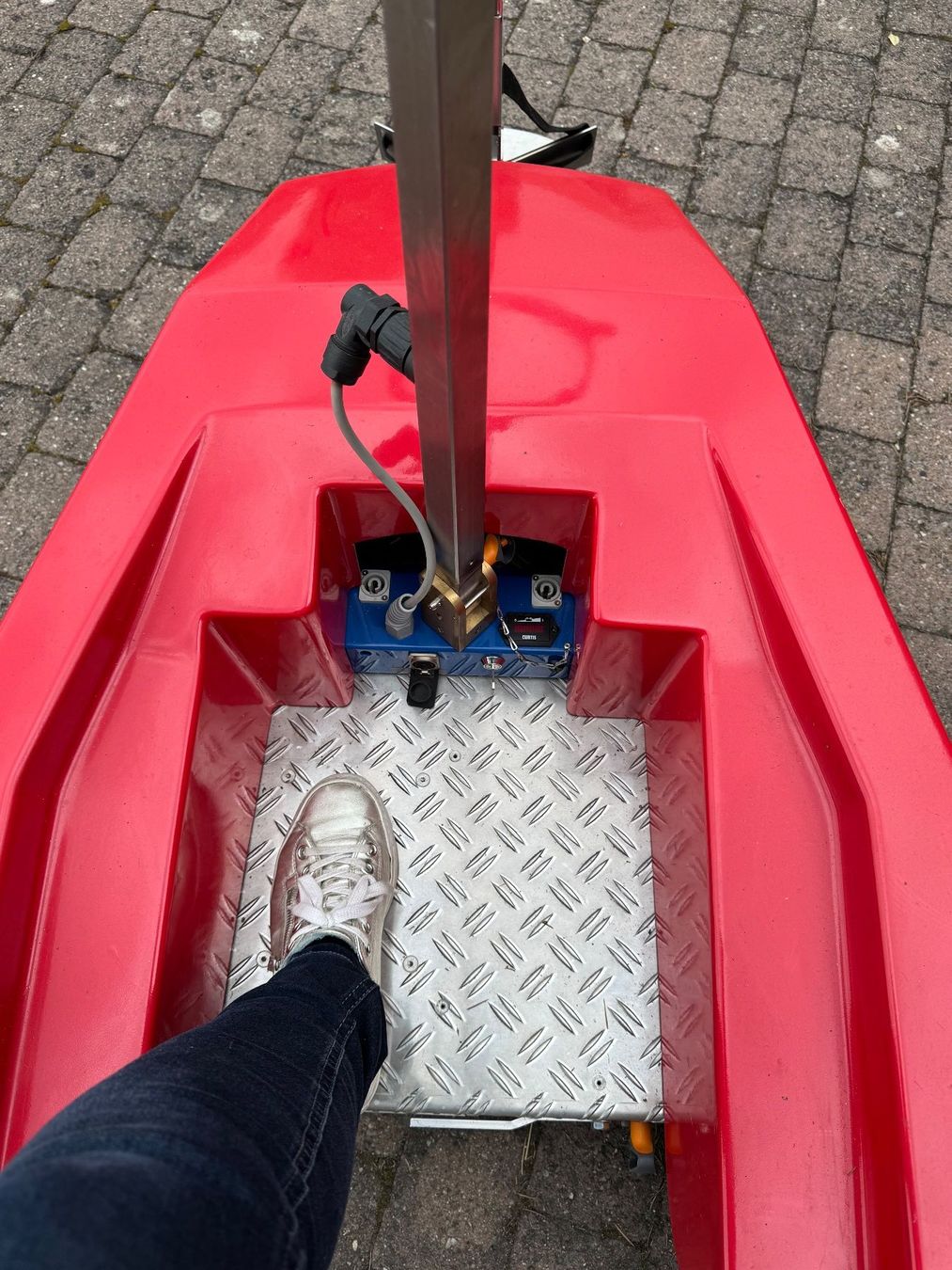 Veicoli elettrici: Golf Caddy - elektrisch, leicht, kompakt und rot – Usato da Waltenschwil venduto da Caddy26 5