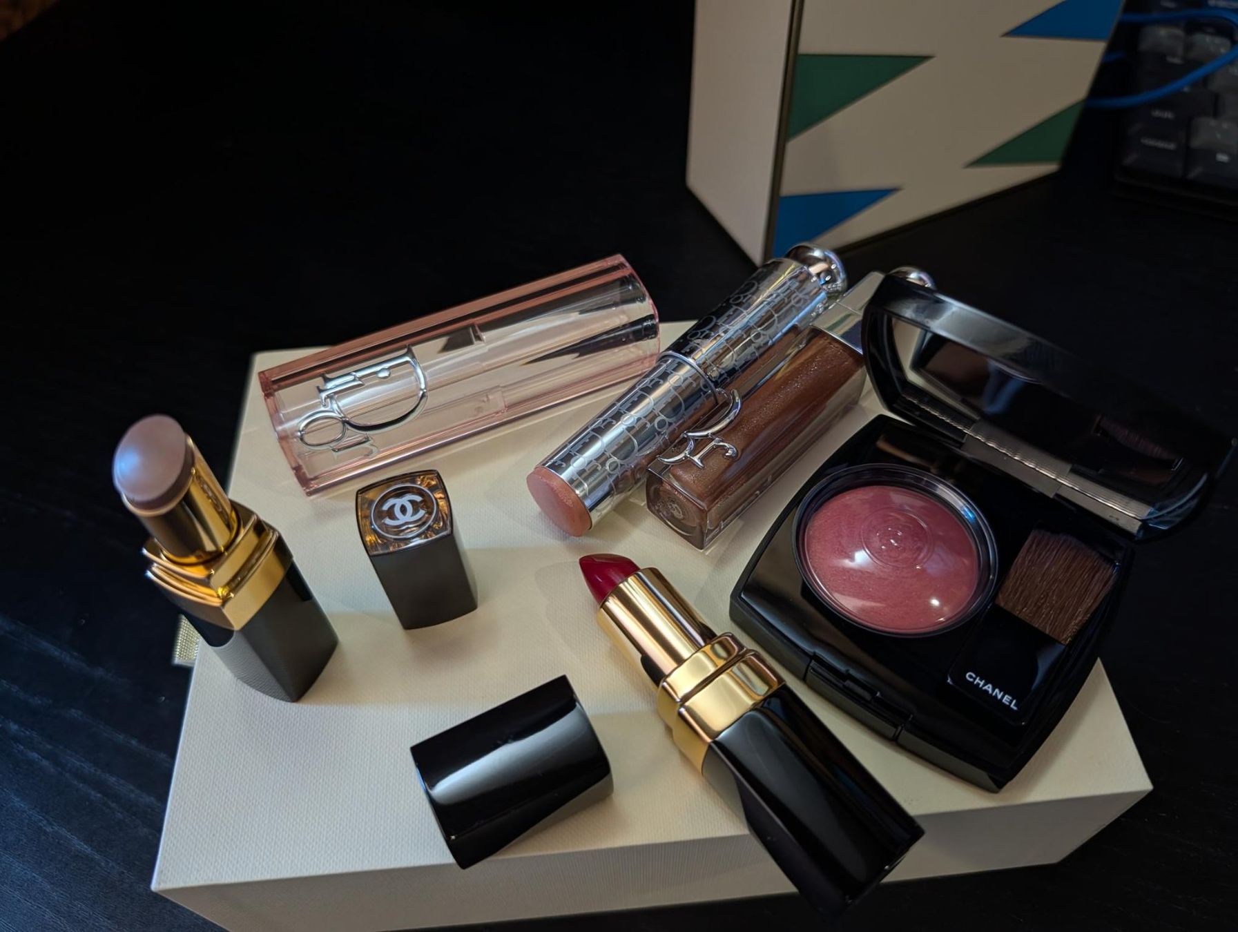 Chanel Make-up: CHANEL PRESTIGE Collection Paket – Neu (gemäss Beschreibung) aus Bern von DerMannausdemNorden