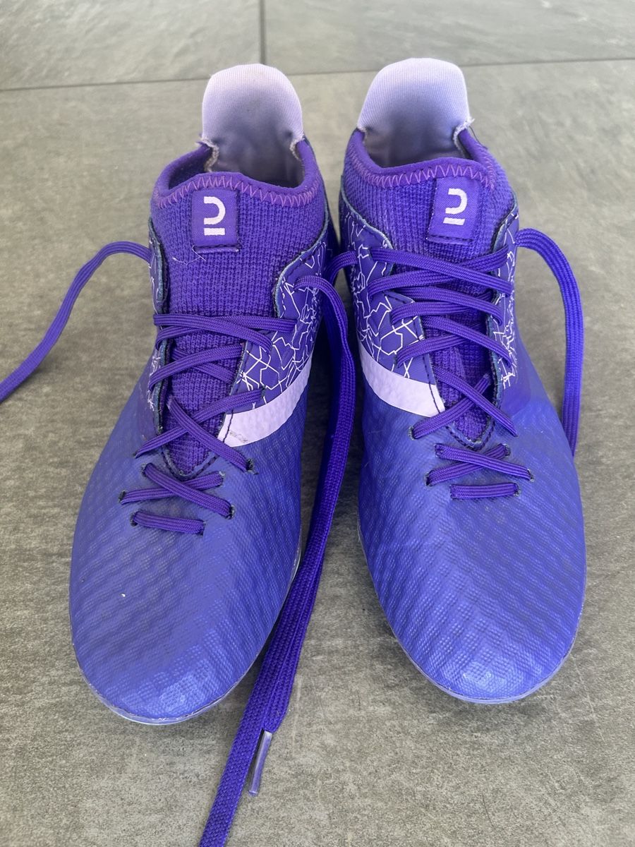 Decathlon Scarpe per ragazzi: Fussbalschuhe Kipsta Gr. 35 – Usato da Törbel venduto da man_2n22